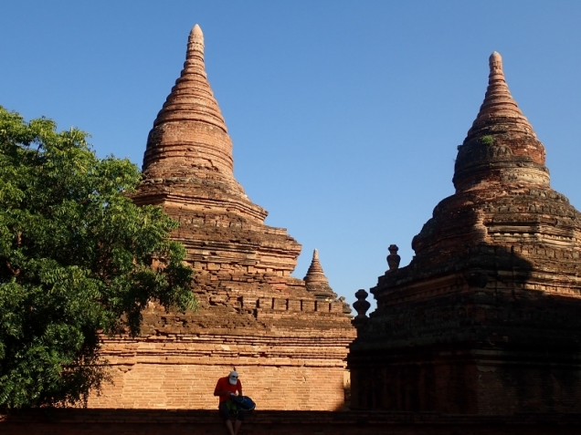 Jean-Yves parmi les temples de Bagan